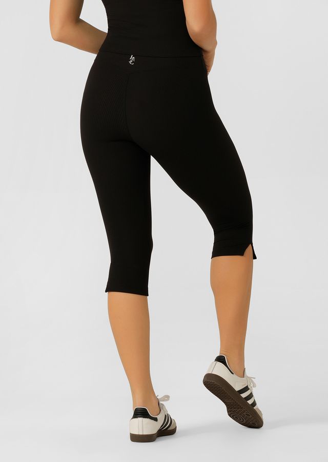 Flattering High Rise Waistband with Soft Fold Front and Stabilising Back Elastic for No Dig Comfort without compromising on Support
Fashion Forward 3/4 Capri Length with Side Split Detail
Sweat Wicking Active Rib Fabrication
Secret Back Pocket to Stash Your Essentials
LJC Logo Embroidery
