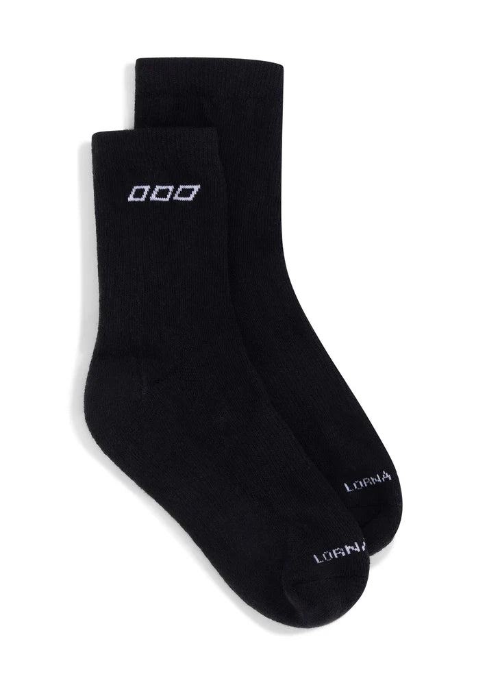 From weekend to workout, these quarter crew socks a the perfect addition to every active look. Engineered for performance, these socks feature ribbed arch support and cushioned soles to ensure you stay comfortable and supported no matter the workout. Made from our breathable cotton blend yarn, these socks are designed in a versatile, quarter-crew length.