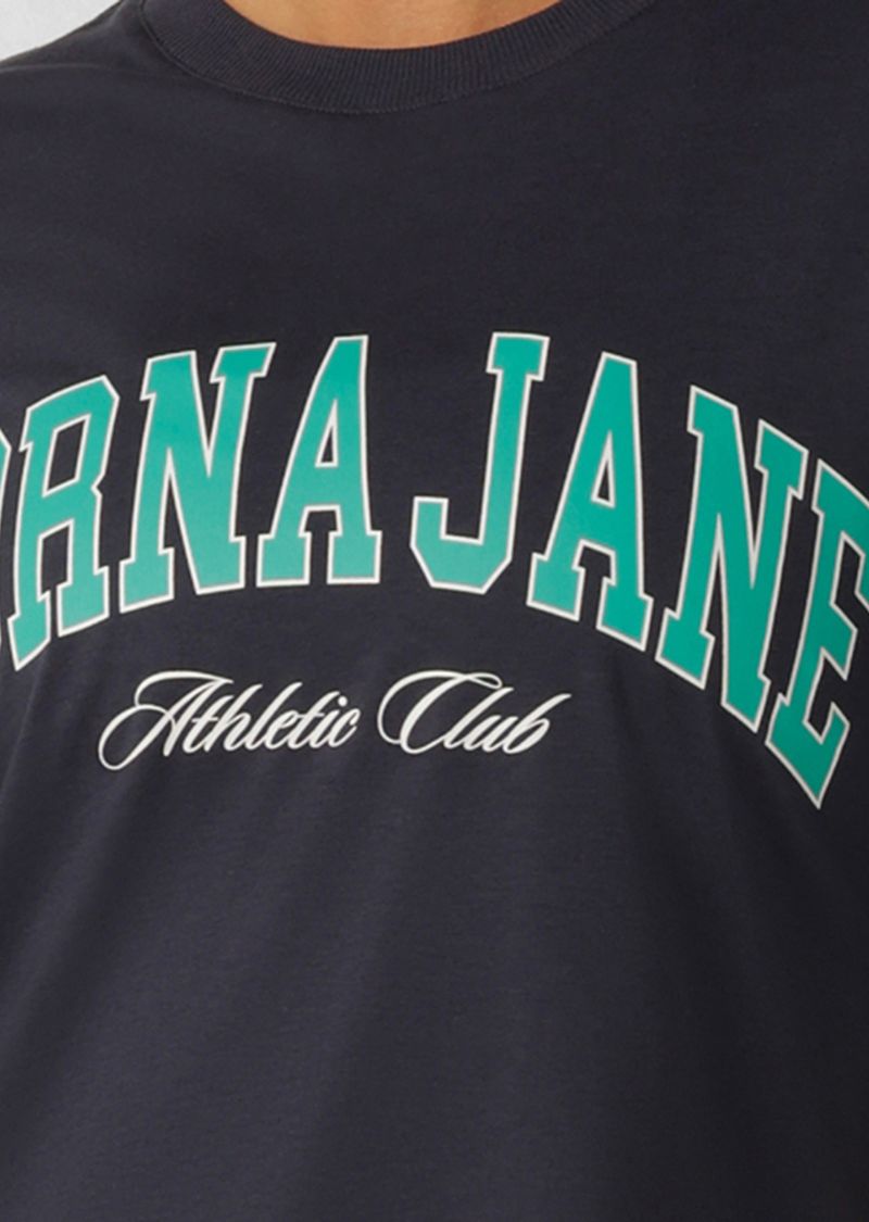 Versatile Active Living Wardrobe Essential
Relaxed Fit
Sporty Logo Print
Breathable Cotton Blend Fabric
Classic Crew Rib Neckline