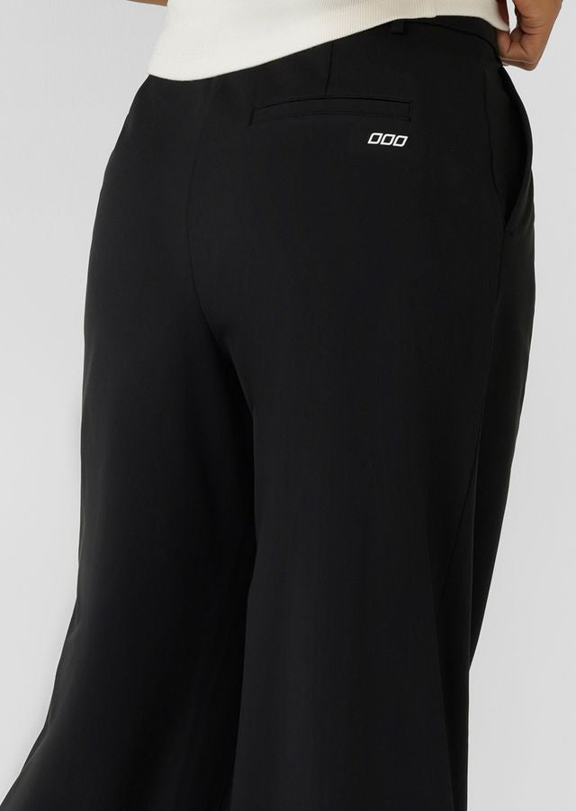 Wear Anywhere Wardrobe Essential
Elasticated Waistband with Hidden Drawcord Adjustability
Soft and Cosy Premium Brushed Thermal Active Fabric
Side Pockets to Stash your Essentials
Bonded Hem for a Technical and Streamlined Finish