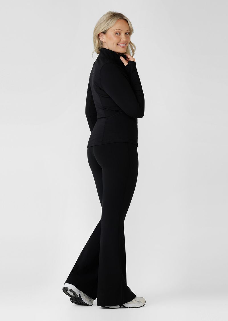 Zip Through Design to Keep In the warmth
Secure Zip Pockets to Stash your Essentials
Form Fitting Full Length Silhouette
Thumbholes To Secure Your Sleeves Whilst Training