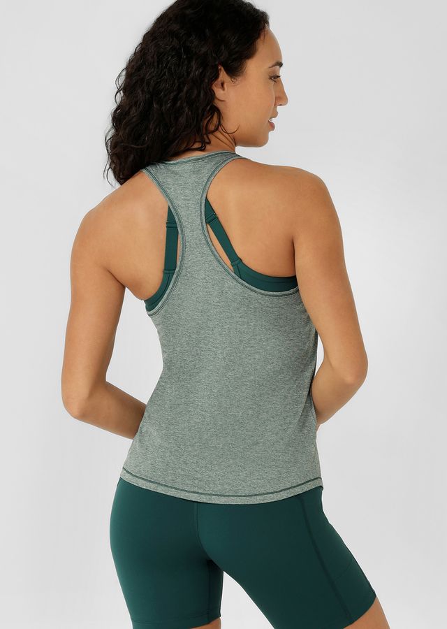 Lightweight Layering Active Essential
Relaxed Longline Fit with Flattering Curved Hem
Racerback Design
Quick Drying Active Fabrication
Reflective Iconic Logo for Night Time Visibility