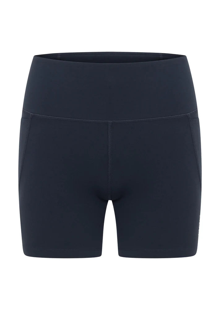 Active Core Stability™
Sweat wicking Nothing 2 See Here™ fabric for unmatched coverage
Side pockets to stash your essentials
No Inside Leg Seams for Friction Free Movement
Reflective Iconic Logo for Added Nighttime Visibility