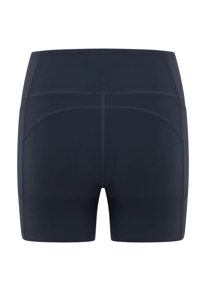 Active Core Stability™
Sweat wicking Nothing 2 See Here™ fabric for unmatched coverage
Side pockets to stash your essentials
No Inside Leg Seams for Friction Free Movement
Reflective Iconic Logo for Added Nighttime Visibility