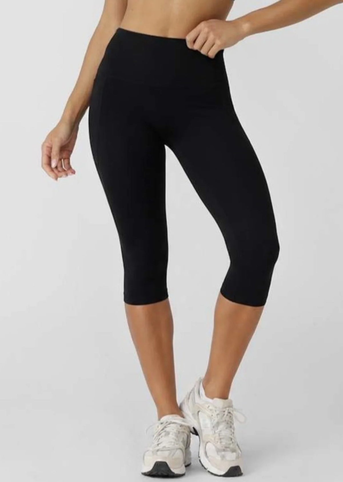 No front seam for added comfort
Flattering high rise waistband with stomach support
Soft fold front for unrestricted movement
Stabilising hidden rubber edge at back to keep your waistband in place
Side pockets to stash your essentials
Reflective iconic logo for added nighttime visibility