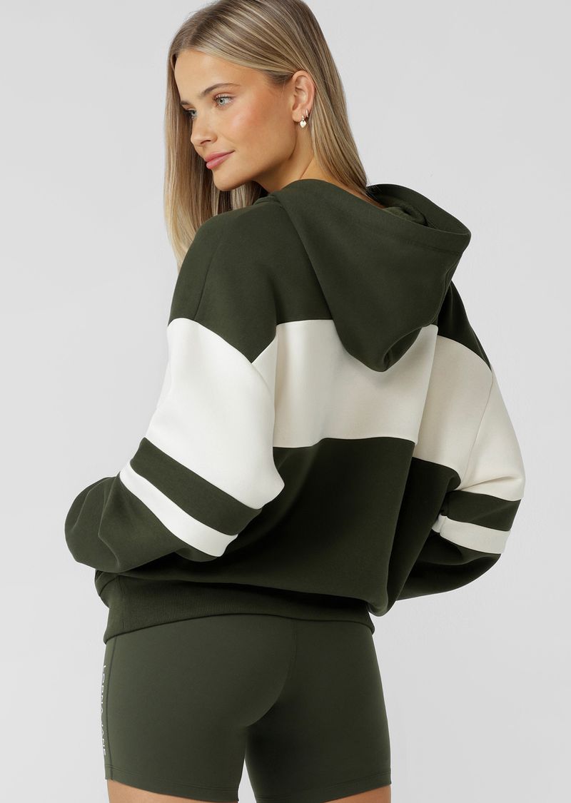 Oversized Vintage Sweatshirt Inspired Fit
Colour Blocked Panelling for a Retro Sport Look
Front Kangaroo Pocket To Stash your Essentials
Cosy Hood with Drawcord Adjustability
Elevated Logo Embroidery