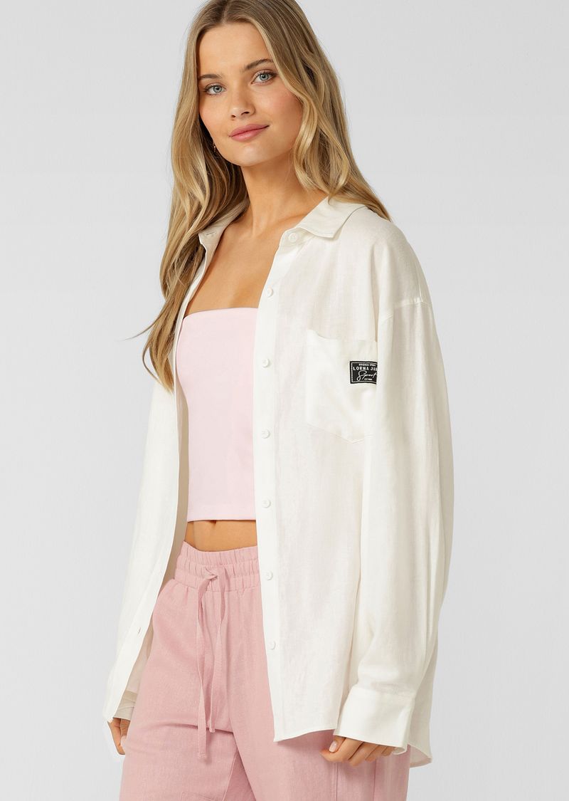 Effortless Relaxed Fit Silhouette with Curved Hem
Button Through Opening and Sleeve Cuffs (+ a Spare)
chest pocket to stash your essentials
Limited Edition Logo Patch