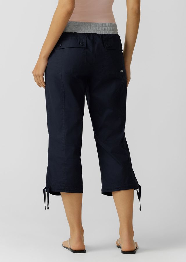 Elasticated Waistband with Drawcord Adjustability
Fashion Forward 3/4 Capri Length Inspired by Our Iconic Flashdance Pants
Wear it your Way - Tie Up Hem
6 Pocket Design to Stash Your Essentials
Lightweight Cotton Blend Fabrication