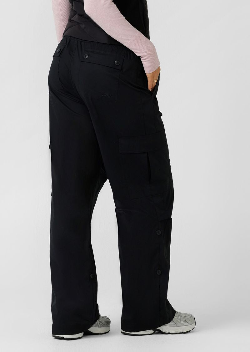 Elasticated Waistband with Drawcord Adjustability
Flattering Wide Leg Silhouette, Inspired by Our Iconic Flashdance Pants
Wear it your Way - Hidden Drawcord for Adjustable Hem
6 Pocket Design to Stash Your Essentials
Iconic Logo Embroidery