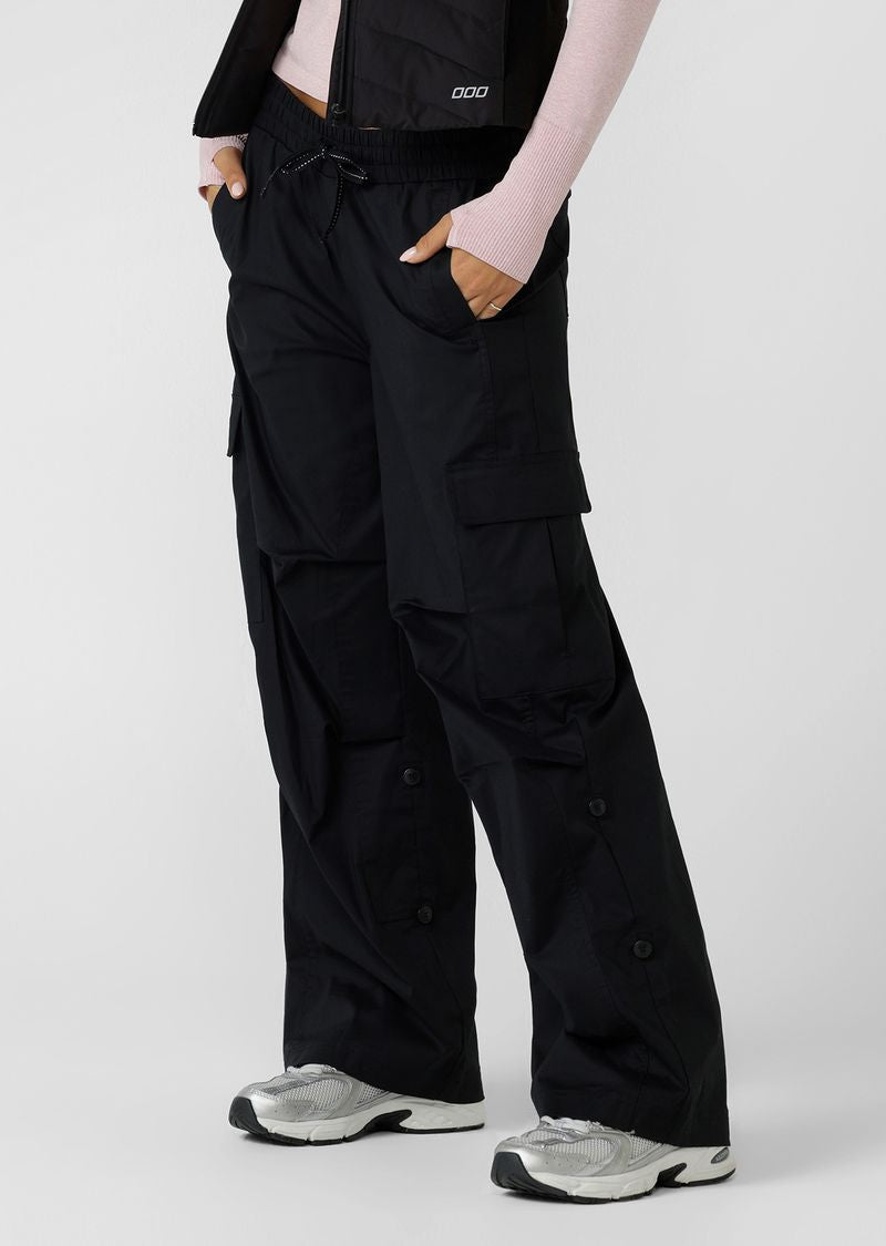 Elasticated Waistband with Drawcord Adjustability
Flattering Wide Leg Silhouette, Inspired by Our Iconic Flashdance Pants
Wear it your Way - Hidden Drawcord for Adjustable Hem
6 Pocket Design to Stash Your Essentials
Iconic Logo Embroidery
