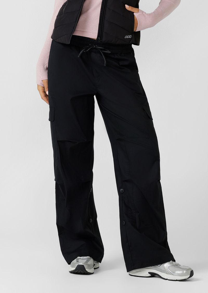 Elasticated Waistband with Drawcord Adjustability
Flattering Wide Leg Silhouette, Inspired by Our Iconic Flashdance Pants
Wear it your Way - Hidden Drawcord for Adjustable Hem
6 Pocket Design to Stash Your Essentials
Iconic Logo Embroidery