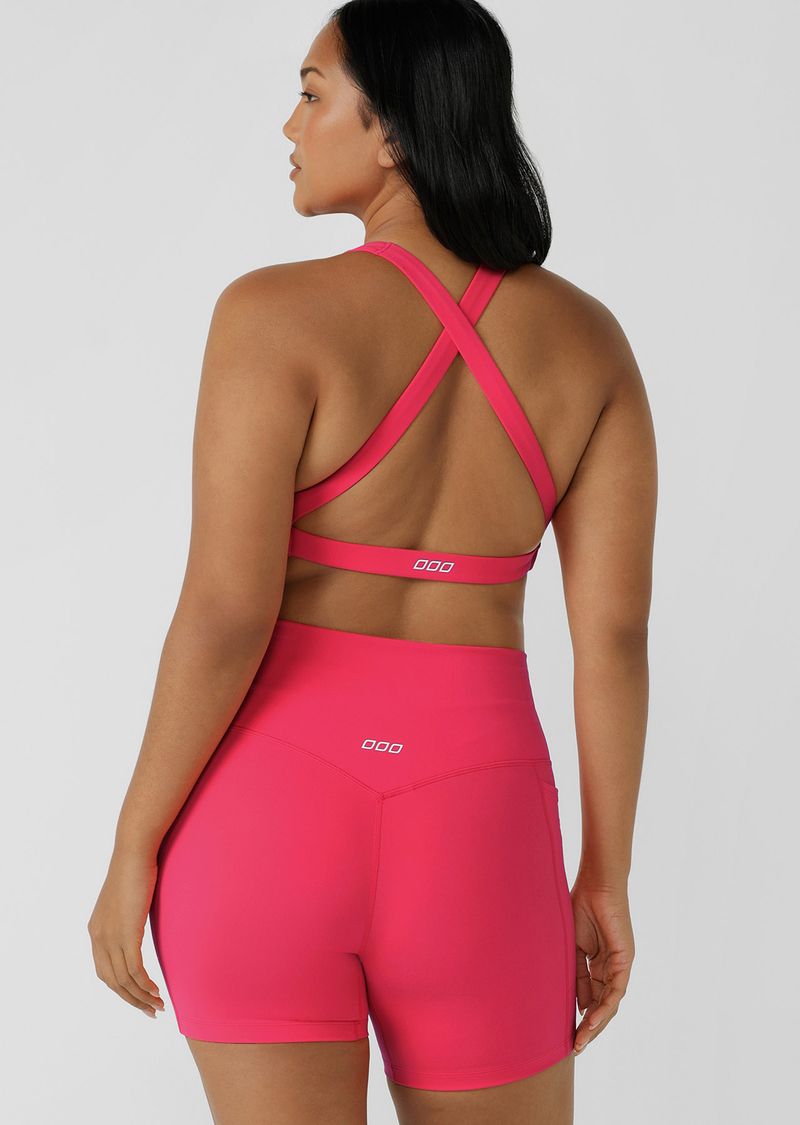 Cross back straps and hidden bounce-resistant lining provides high support
Form flattering V neckline silhouette
Curve contouring underbust panel
Raised iconic logo