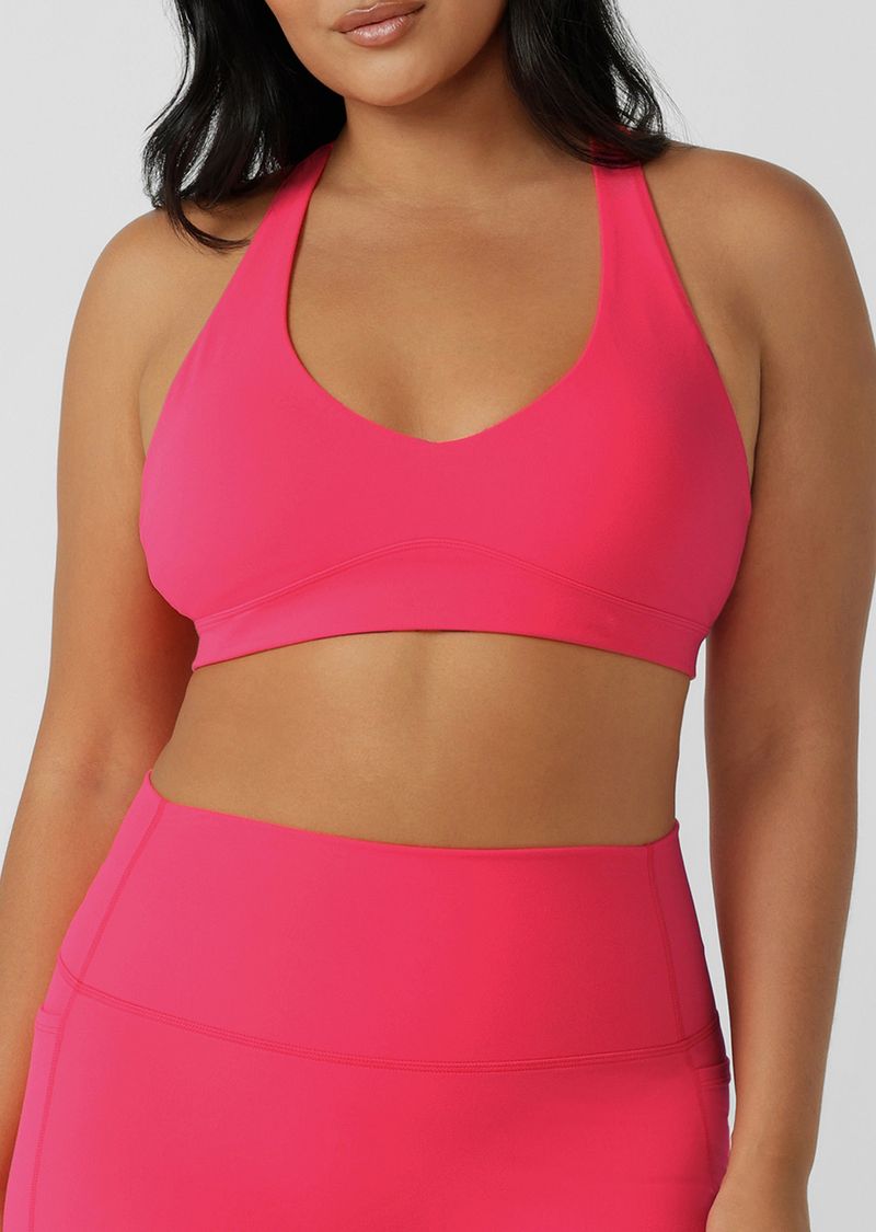 Cross back straps and hidden bounce-resistant lining provides high support
Form flattering V neckline silhouette
Curve contouring underbust panel
Raised iconic logo