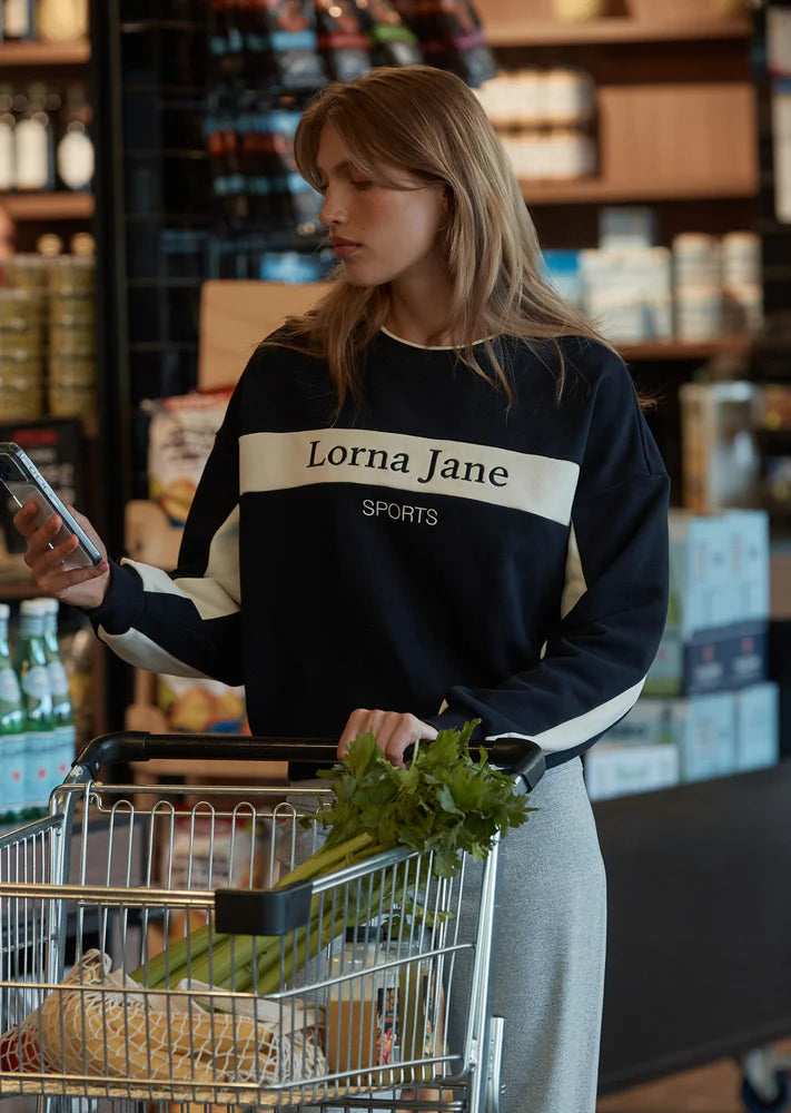 Oversized Layering Piece
Premium Soft Transseasonal Cotton Blend Terry Fabrication
Tipped Ribbed Crew Neckline
Colour Blocked Panelling for a Retro Sport Look
Limited Edition Embroidered Logo