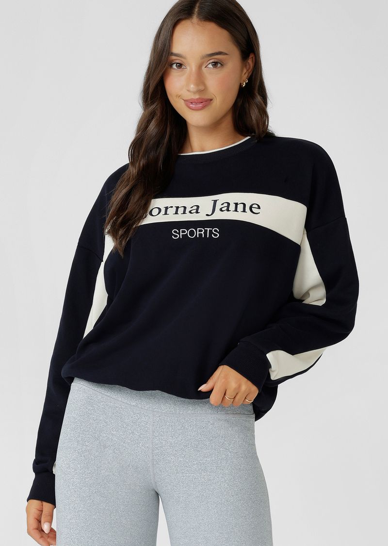 Oversized Layering Piece
Premium Soft Transseasonal Cotton Blend Terry Fabrication
Tipped Ribbed Crew Neckline
Colour Blocked Panelling for a Retro Sport Look
Limited Edition Embroidered Logo