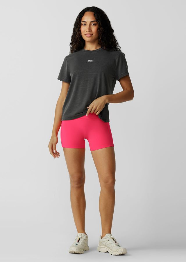 High Rise Soft Fold Waistband for Unrestricted Movement
Side Pockets to Stash your Essentials
10cm Inseam
No Front Seam for Added Comfort
Iconic Logo