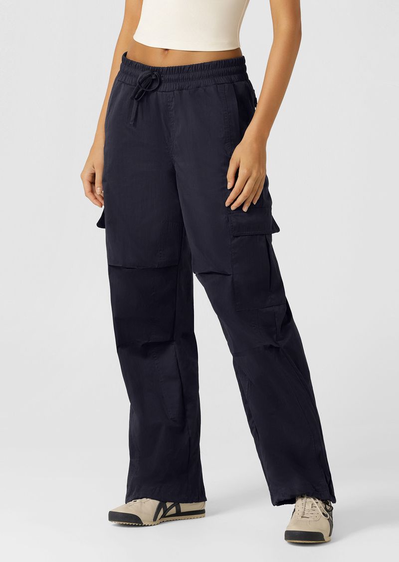 Elasticated Waistband with Drawcord Adjustability
Flattering Relaxed Fit Silhouette, Inspired by Our Iconic Flashdance Pants
Wear it your Way - Hidden Drawcord for Adjustable Hem
6 Pocket Design to Stash Your Essentials
Iconic Logo Embroidery