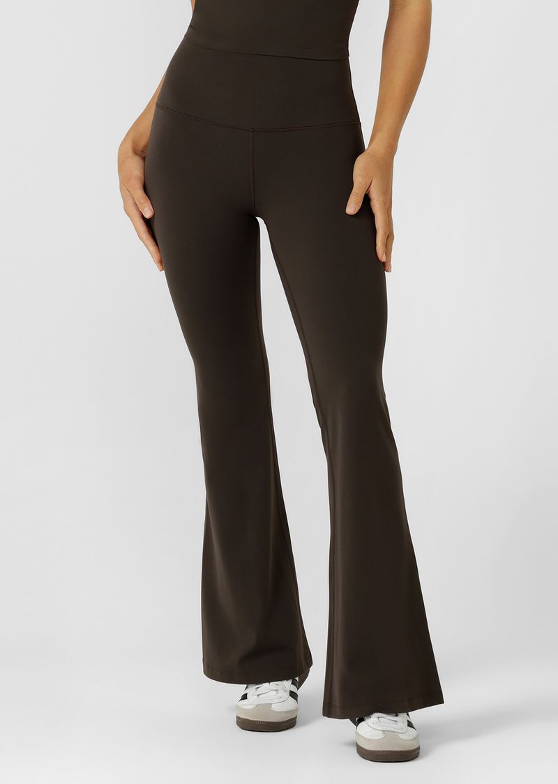 Wear anywhere classic design
Comfortable soft fold waistband
Form flattering bootleg silhouette
Made from Bliss Fabric; unbelievably soft and flexible
Heritage Logo