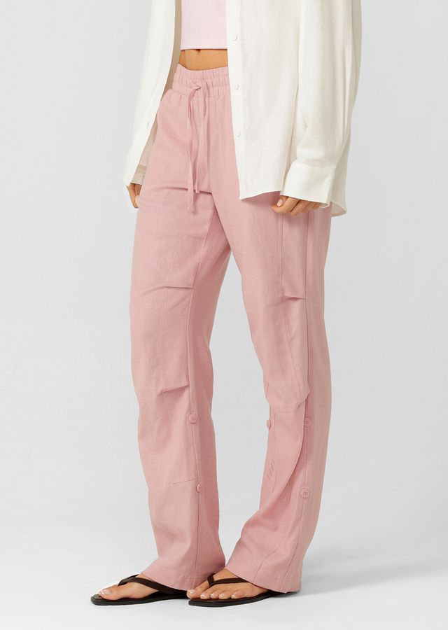 Premium Lightweight Linen Layering Piece
Multi Pocket Flashdance Design
Mid to Low Rise Waistband
Elastic Waistband with Drawcord Adjustability
Same Fit as the LJ Iconic Flashdance Pants