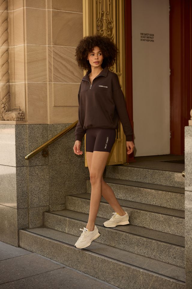 Versatile Relaxed Fit Layering Piece
1/4 Zip Front Closure
Transseasonal Cotton Terry Fabric
Elevated Logo Embroidery