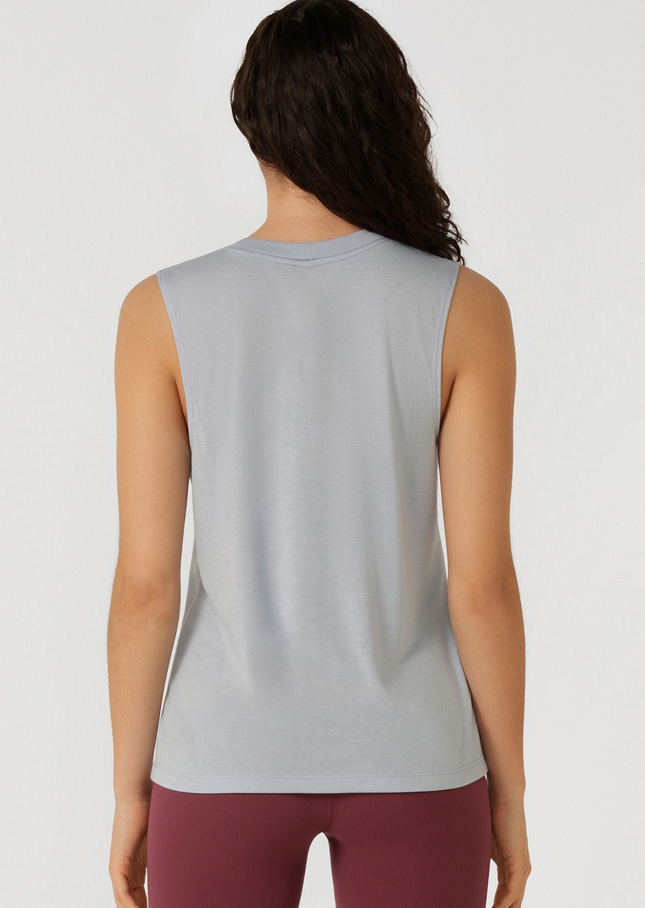 Get back to basics with the Lotus Muscle Tank. This relaxed fit layering piece is made from lightweight and breathable LJ Active fabric, so it stretches with you in and out of the gym. The versatile design is perfect to layer over your favourite LJ sports bra and leggings, or wear back with denim for your off-duty weekend look.