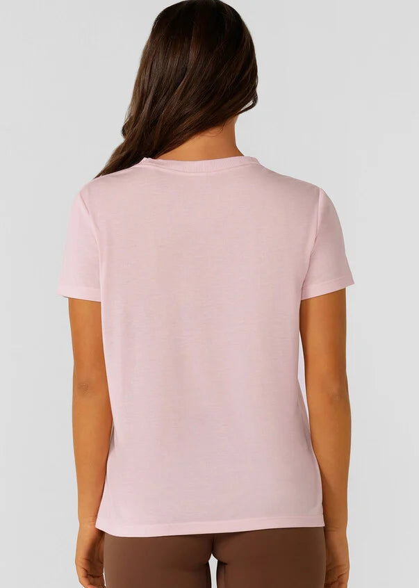 Get back to basics with the Lotus T-Shirt. This Classic fit layering piece is made from lightweight and breathable LJ Active fabric, so it stretches with you in and out of the gym.