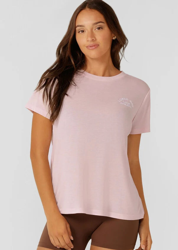 Get back to basics with the Lotus T-Shirt. This Classic fit layering piece is made from lightweight and breathable LJ Active fabric, so it stretches with you in and out of the gym.