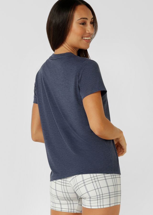 Lightweight Layering Wardrobe Essential
Classic Long Line Silhouette
Heritage Embroidered Logo