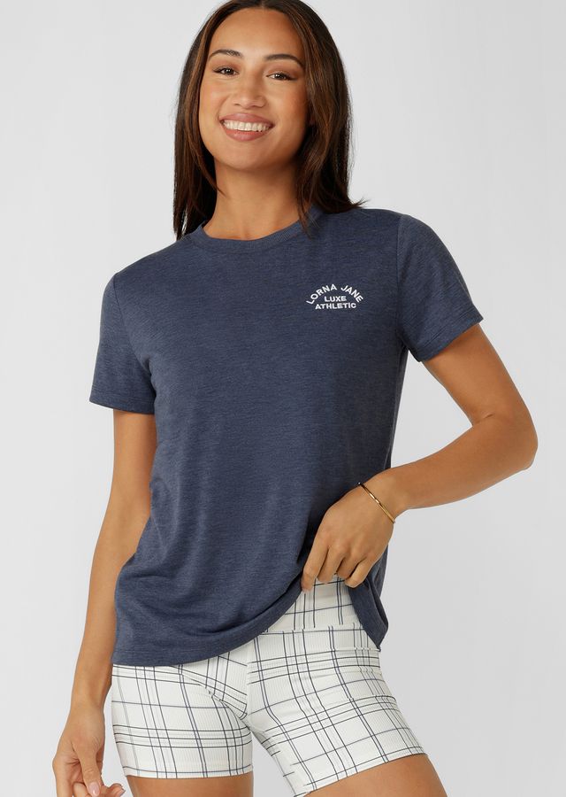 Lightweight Layering Wardrobe Essential
Classic Long Line Silhouette
Heritage Embroidered Logo