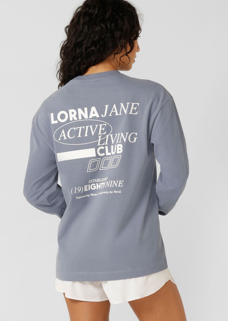 Wear Anywhere Wardrobe Essential
Effortless Relaxed Fit Longline Silhouette
Premium Cosy Cotton Fabric for a Luxurious Hand Feel
Classic Rib Crew Neckline and Cuffs
Limited Edition Front and Back Logo Design