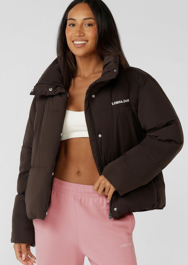 Athletic Fit with High Neckline to Keep You Warm
Cruelty-Free Plant-Based Sorona Filling (Warmer than Standard Poly-Fill)
Concealed Full Zip Closure with Press Stud Placket to Moderate Your Temperature
Fleece Lined Hand Pockets to Stash your Essentials
Concealed Toggles at Waist to Customi