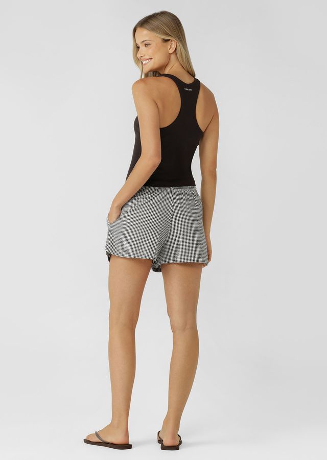 Must-Have Athleisure Styling Piece
Effortless Relaxed Fit Silhouette with Curved Hem Detail
Breathable Cotton Blend Seersucker Fabric in a classic Gingham Design
Elasticated Waistband with Drawcord Adjustability
Side Pockets to stash your essentials