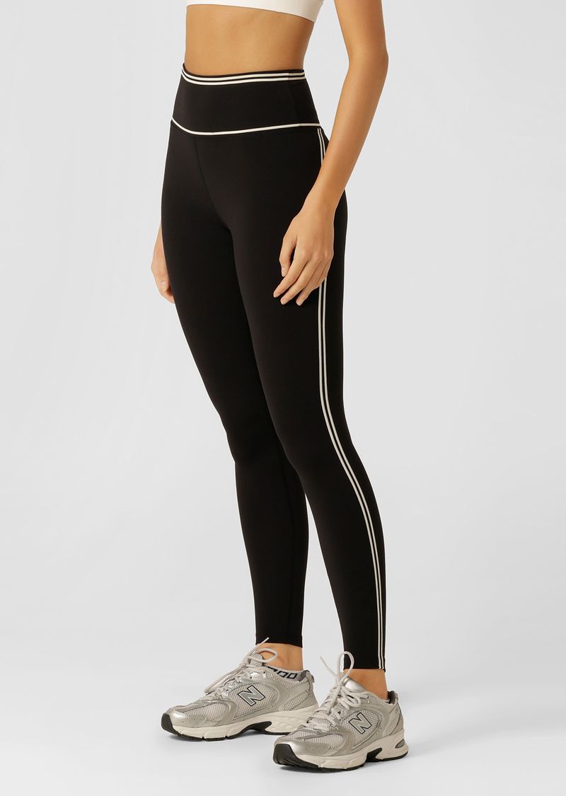 Flattering High Rise Fit
Sweat Wicking Nothing 2 See Here™ fabrication
Contrast taping for a Retro Sport look
Secret No Bounce Back Waist Pocket to Stash Your Essentials
LJ Rubber Logo Badge