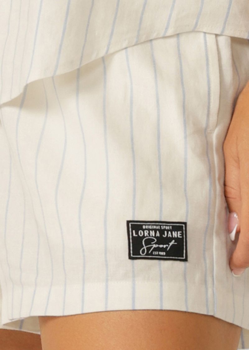 Lightweight and Versatile Relaxed Fit Layering Piece
Side Pockets to Stash your Essential
Premium Lightweight Linen Blend Fabrication
Elasticated Waistband with Drawcord Adjustability
Limited Edition Logo Patch