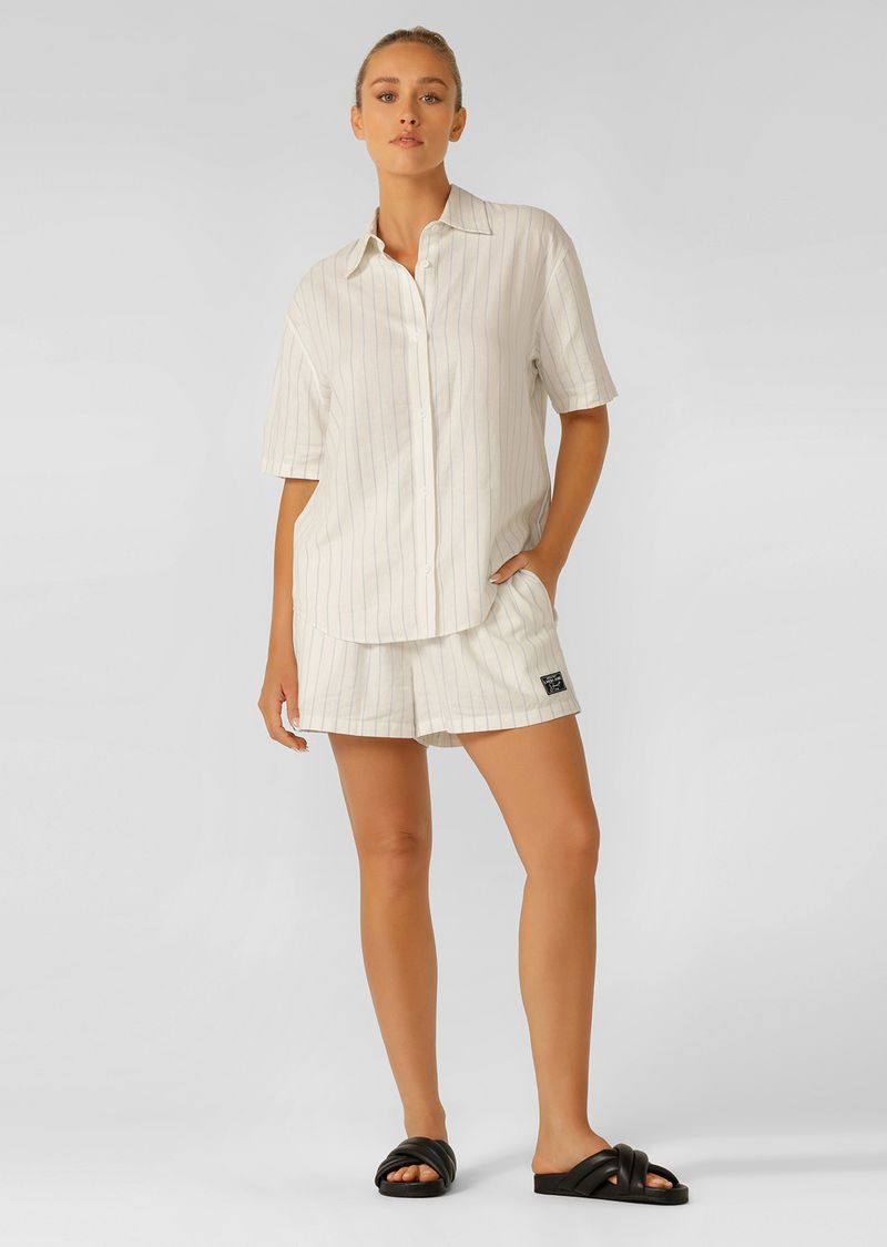 Lightweight and Versatile Relaxed Fit Layering Piece
Side Pockets to Stash your Essential
Premium Lightweight Linen Blend Fabrication
Elasticated Waistband with Drawcord Adjustability
Limited Edition Logo Patch