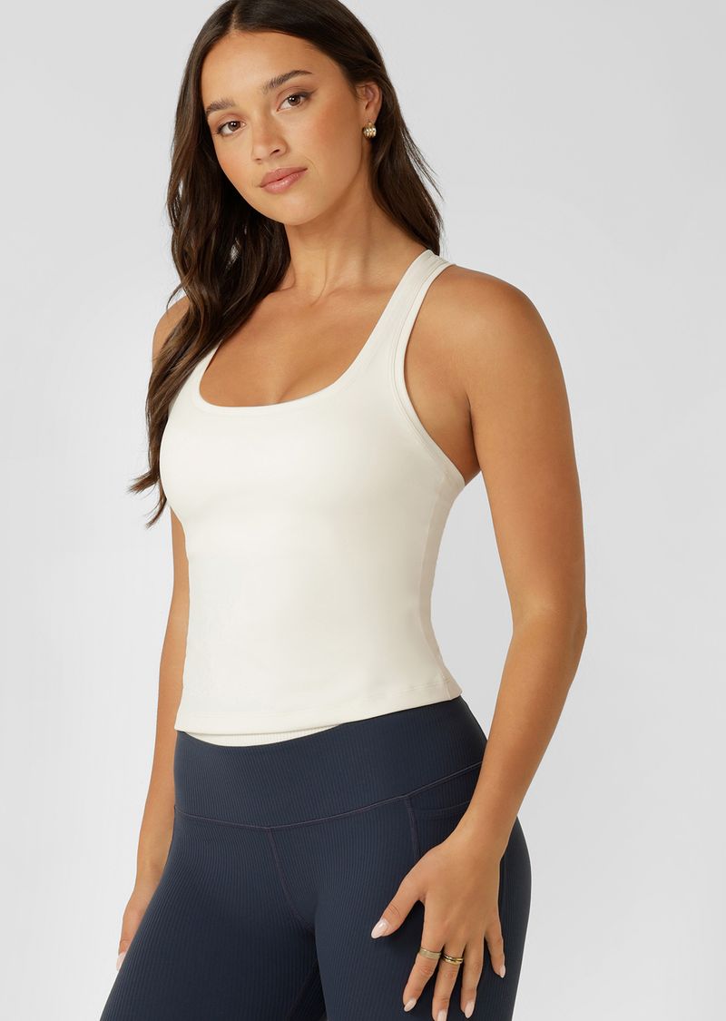 Versatile Active Layering Essential
Flattering Scoop Square Neckline
Racerback for Added Ventilation and Strategic Coverage
Sweat Wicking Bare Minimum Active Fabrication for that barely there feeling
Tonal Iconic Metal Logo Badge