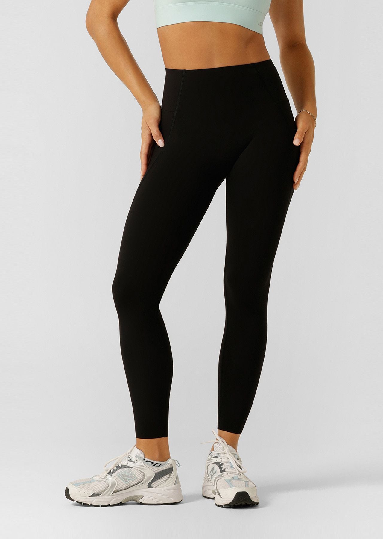 Feel sculpted and supported in this revolutionary no ride ankle biter legging, featuring our new streamlined Active Core Stability. The new sculpting tech through the waistband provides all the support you love, without all the layers, for the ultimate streamlined fit. Laser cut and bonded finishes make these leggings feel weightless, so you can focus on your workout.