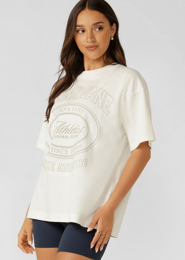 Versatile Active Living Wardrobe Essential
Boyfriend Fit Silhouette
Premium Cotton Fabrication
Statement Logo Print- Raised to look just like embroidery
Classic Ribbed Crew Neckline