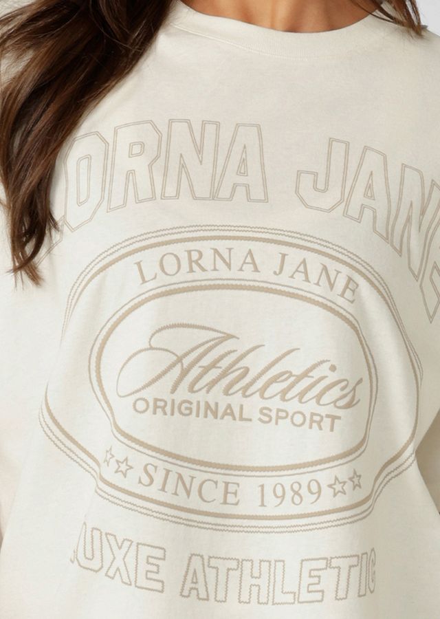 Versatile Active Living Wardrobe Essential
Boyfriend Fit Silhouette
Premium Cotton Fabrication
Statement Logo Print- Raised to look just like embroidery
Classic Ribbed Crew Neckline