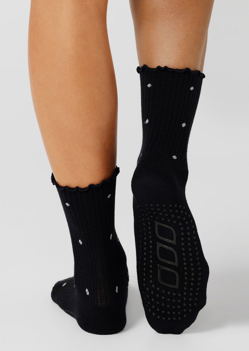 Breathable Cotton Blend
Iconic Non-Slip Design
Strategically Placed Cushioning for Added Comfort
Feminine Frill Edge and Polka Dot Design
Versatile Crew length