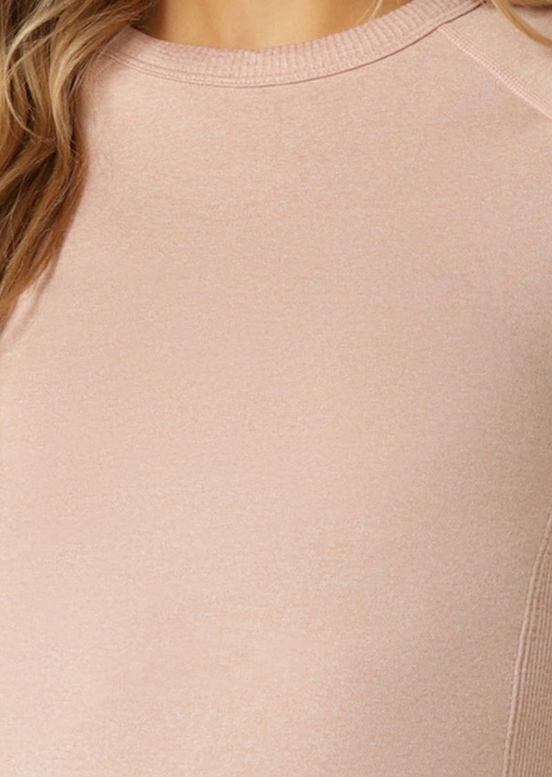 8-Way Stretch Ultra-Soft Seamless Technology
Longer Length Silhouette and Higher Neckline for Added Coverage
Strategically Placed Breathable Panels for Added Ventilation
Reflective Iconic Logo for Night Time Visibility