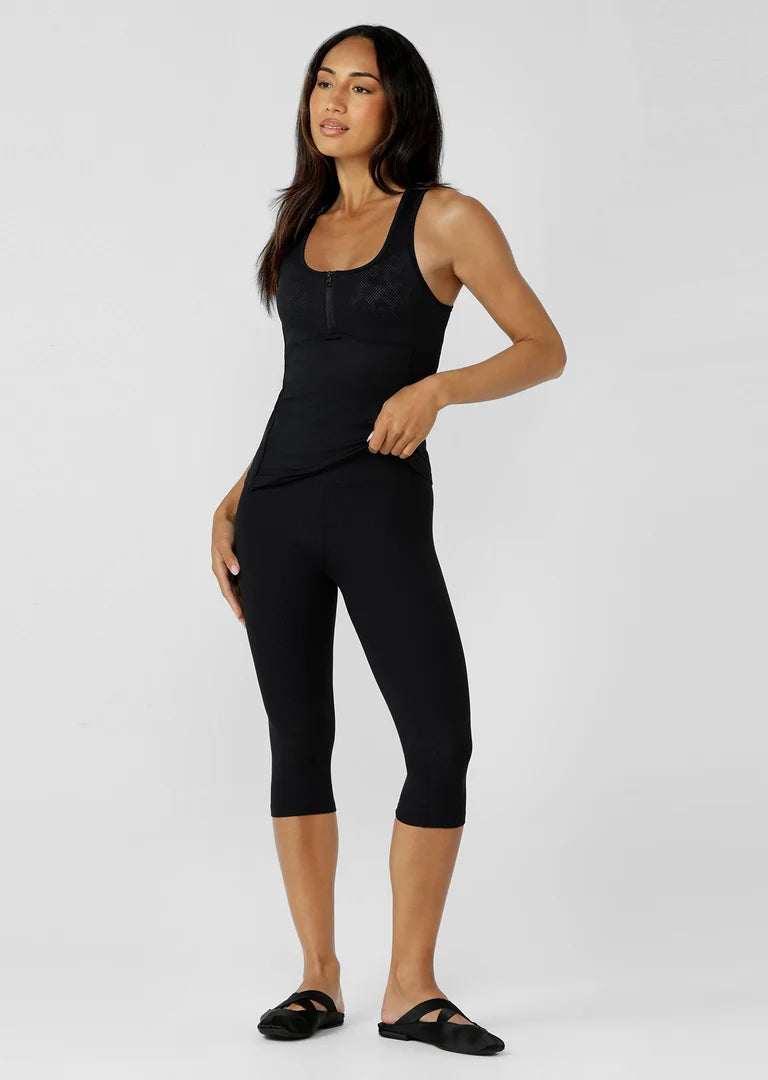 Mesh
Lightweight
Breathable
Moisture Management