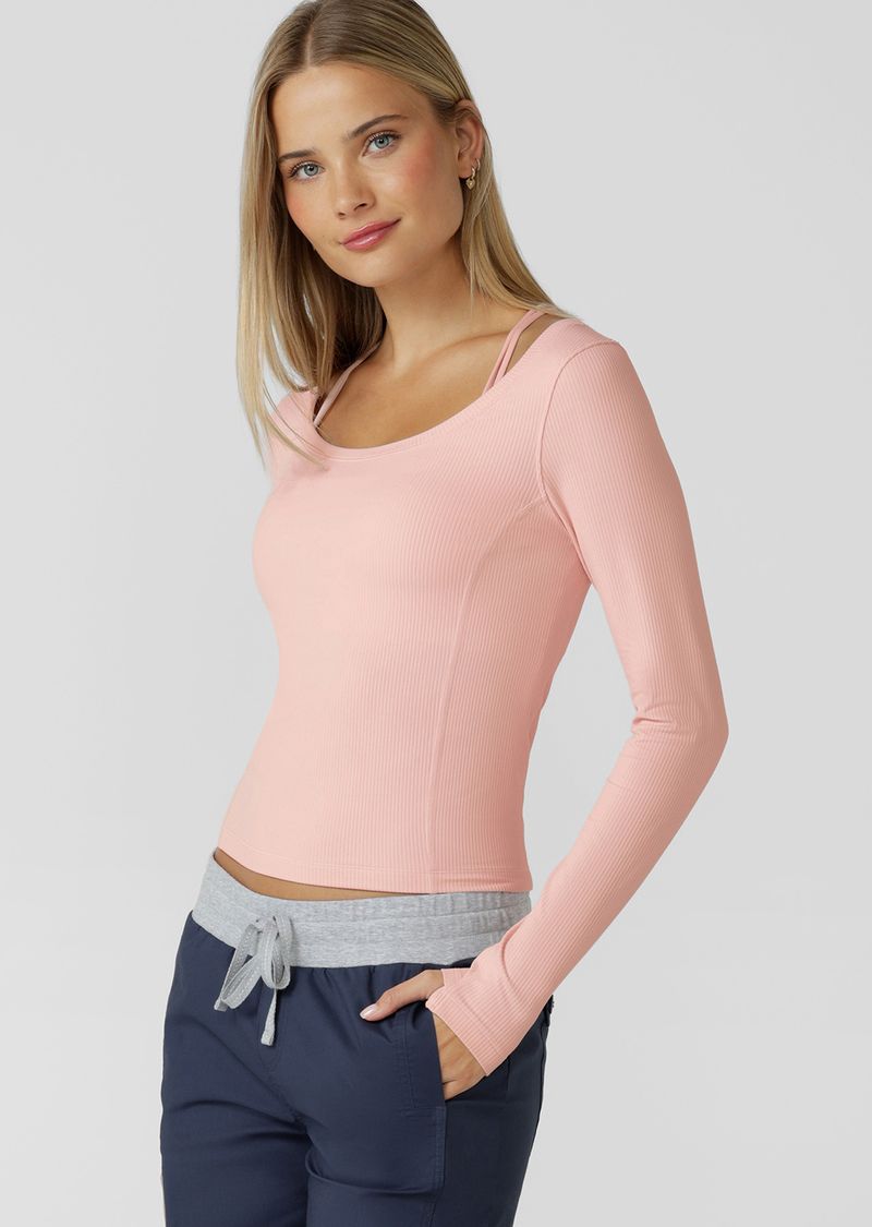 Flattering Full Length Fitted Silhouette with a Curved Neckline
Thumbholes to Secure your Sleeves Whilst Training
Curve Contouring Panel Lines to Flatter your Form
Active Rib fabrication with a Soft Brushed Inner to Keep you Cosy All Winter Long
Reflective Heritage Logo for Added Nighttime Visibility