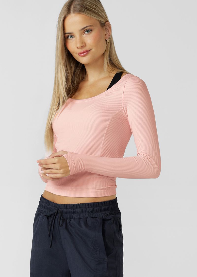 Flattering Full Length Fitted Silhouette with a Curved Neckline
Thumbholes to Secure your Sleeves Whilst Training
Curve Contouring Panel Lines to Flatter your Form
Active Rib fabrication with a Soft Brushed Inner to Keep you Cosy All Winter Long
Reflective Heritage Logo for Added Nighttime Visibility