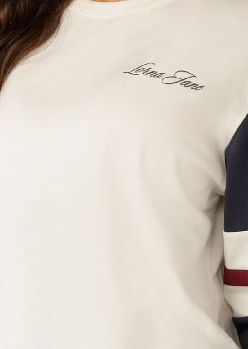 Wear Anywhere Wardrobe Essential
Effortless Relaxed Fit Silhouette
Elevated Embroidered Logo Design
Retro Sport Inspired Contrast Colour Blocked Panels
Classic Rib Crew Neckline and Cuffs