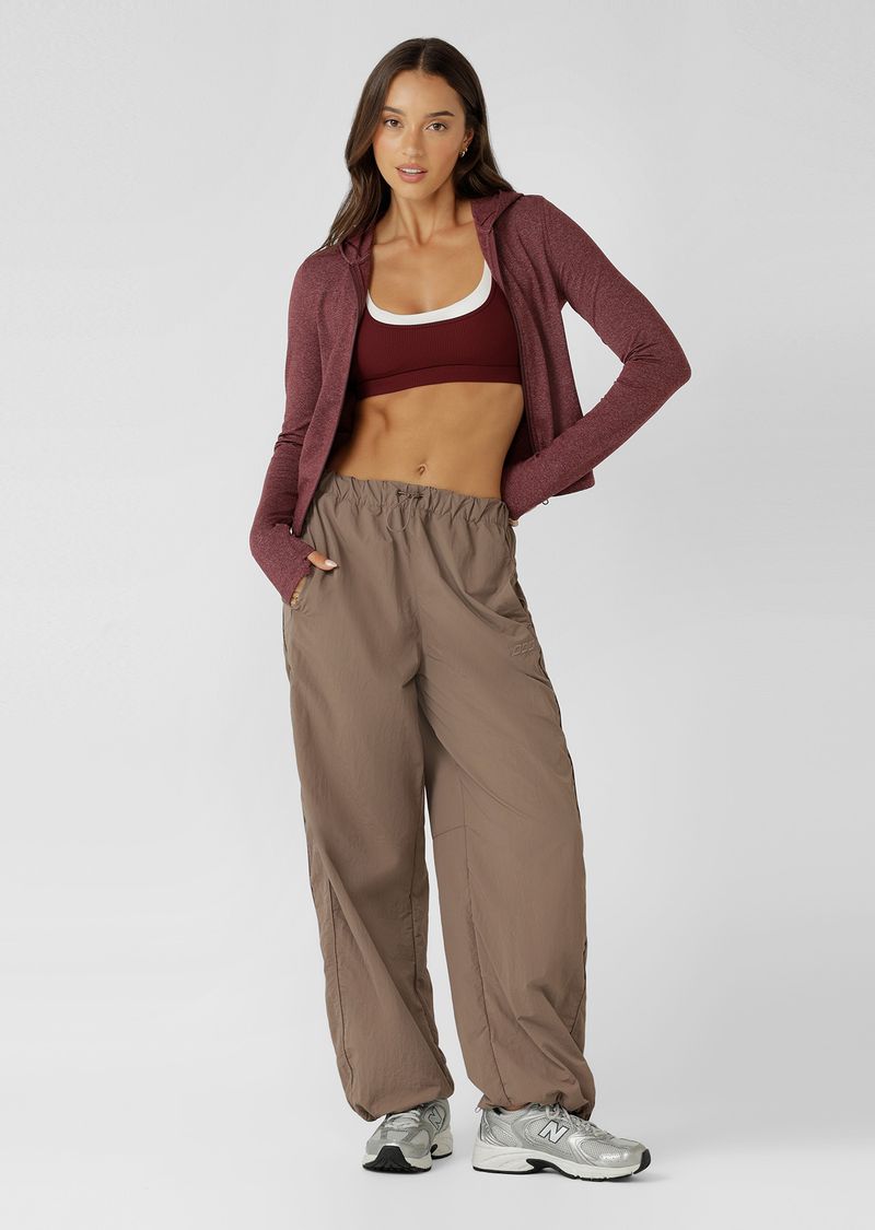 Elasticated Waistband with Secure Bungee Drawcord
Athletic Straight Leg Silhouette
Elevated Sporty Piping and Panel Linesto Flatter your Form
Hand Pockets to Stash Your Essentials
Iconic Logo