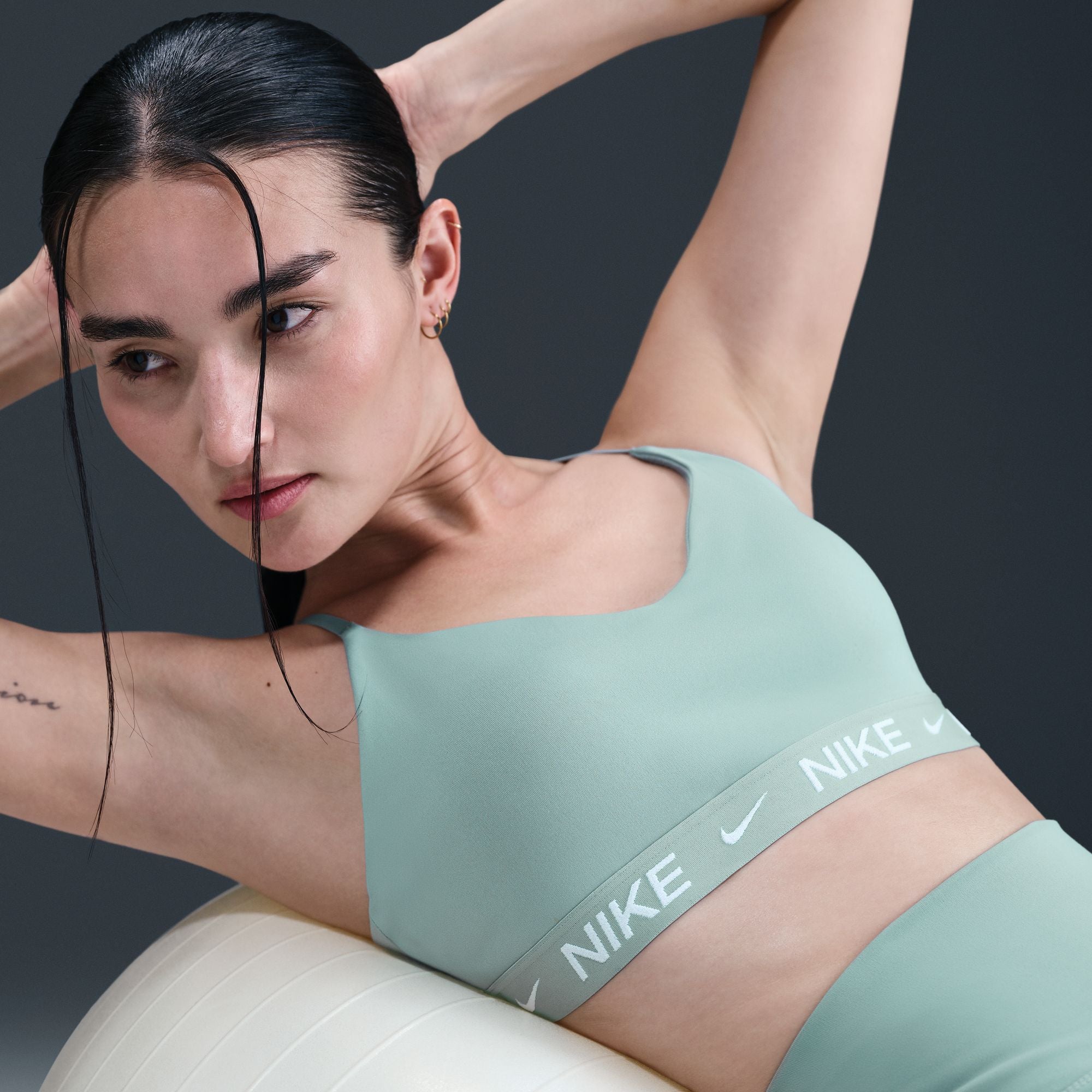 Dial in your perfect fit with thin straps that easily adjust in the back. Want a little more coverage and subtle shaping? Engineered pads slip in from the bottom and stay put during wash and wear for a smooth, reliable silhouette.