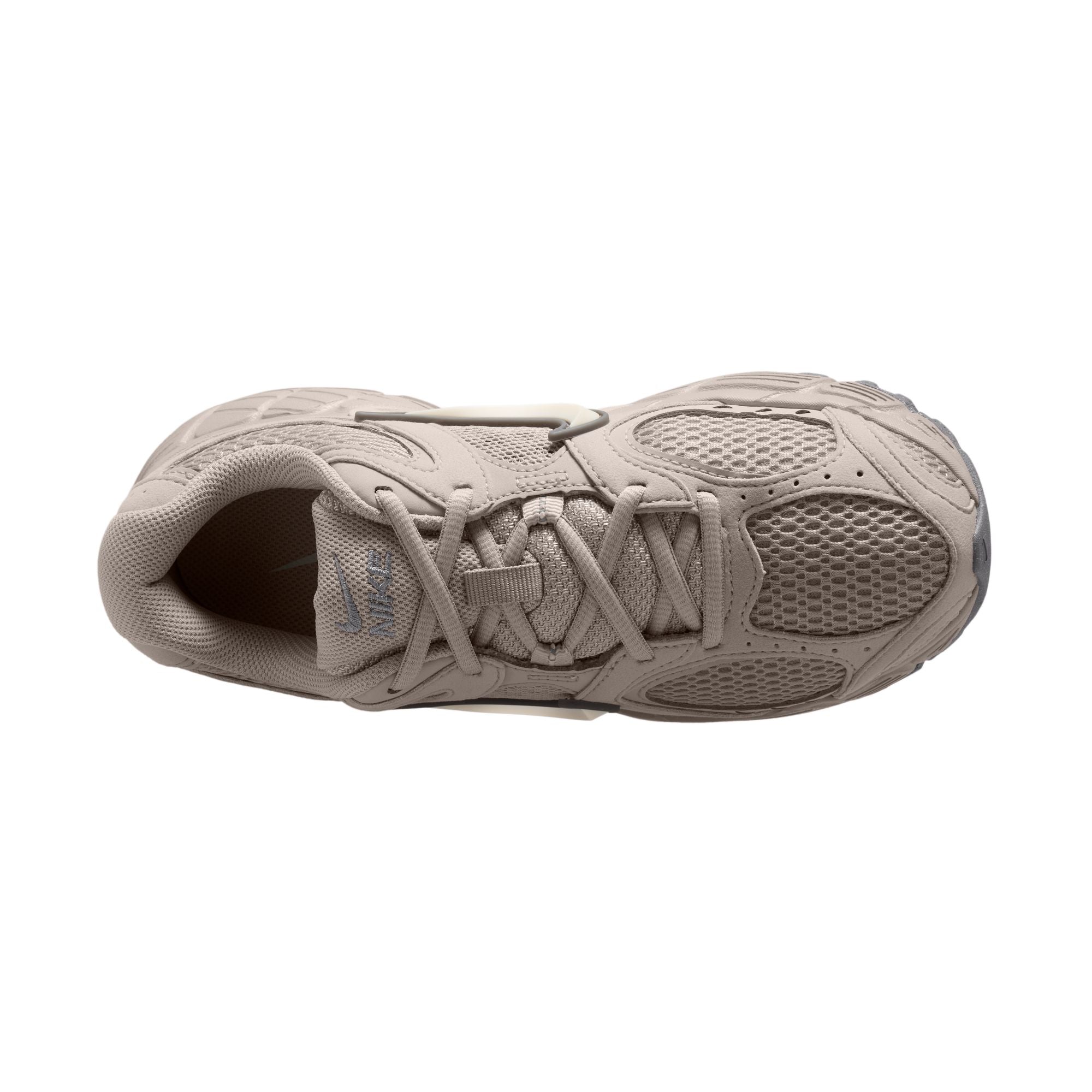 Staying true to its Y2K roots, the V5 RNR has a foam midsole that's chunky yet lightweight. Plus, metallic details and a 3D Swoosh logo elevate this retro runner.