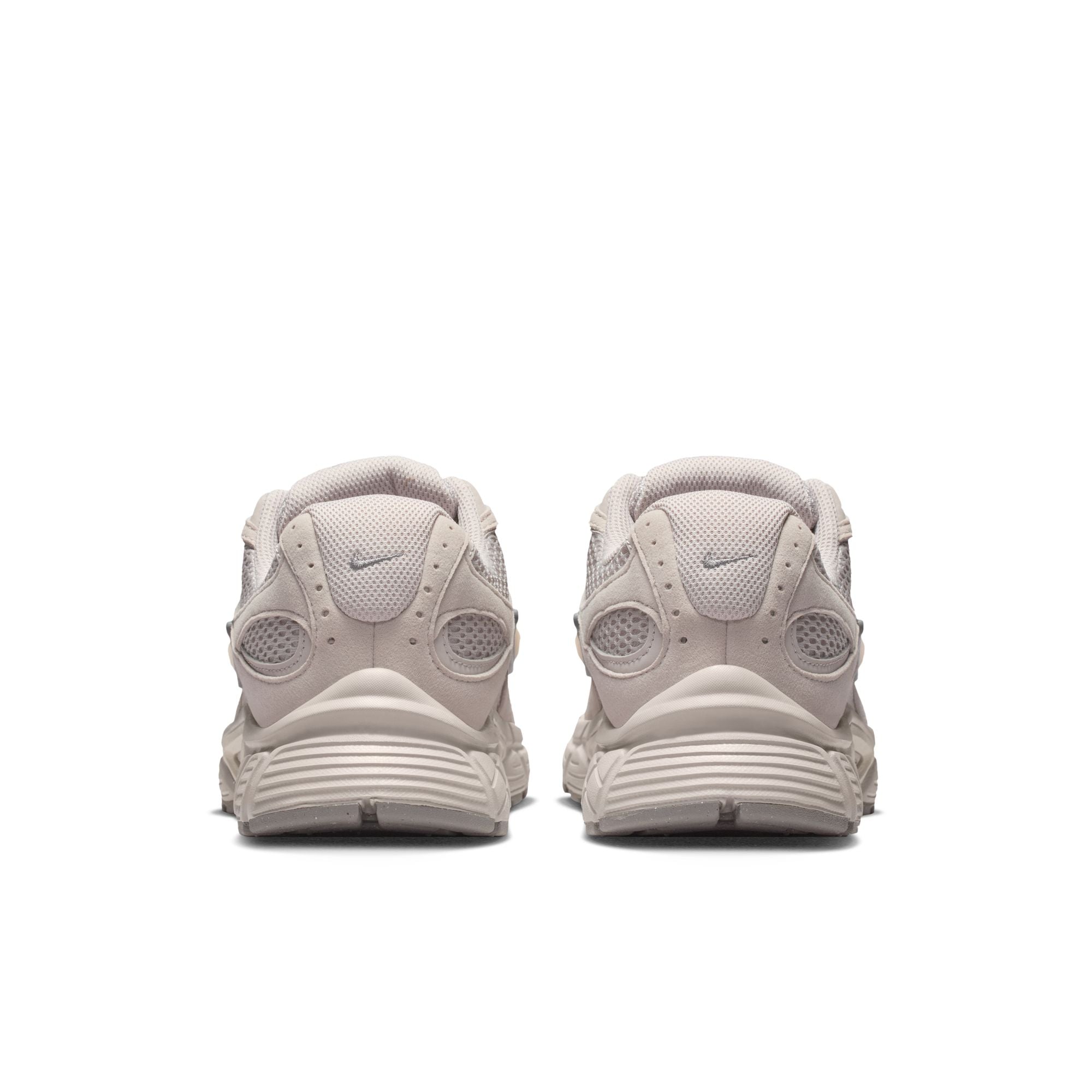 Staying true to its Y2K roots, the V5 RNR has a foam midsole that's chunky yet lightweight. Plus, metallic details and a 3D Swoosh logo elevate this retro runner.