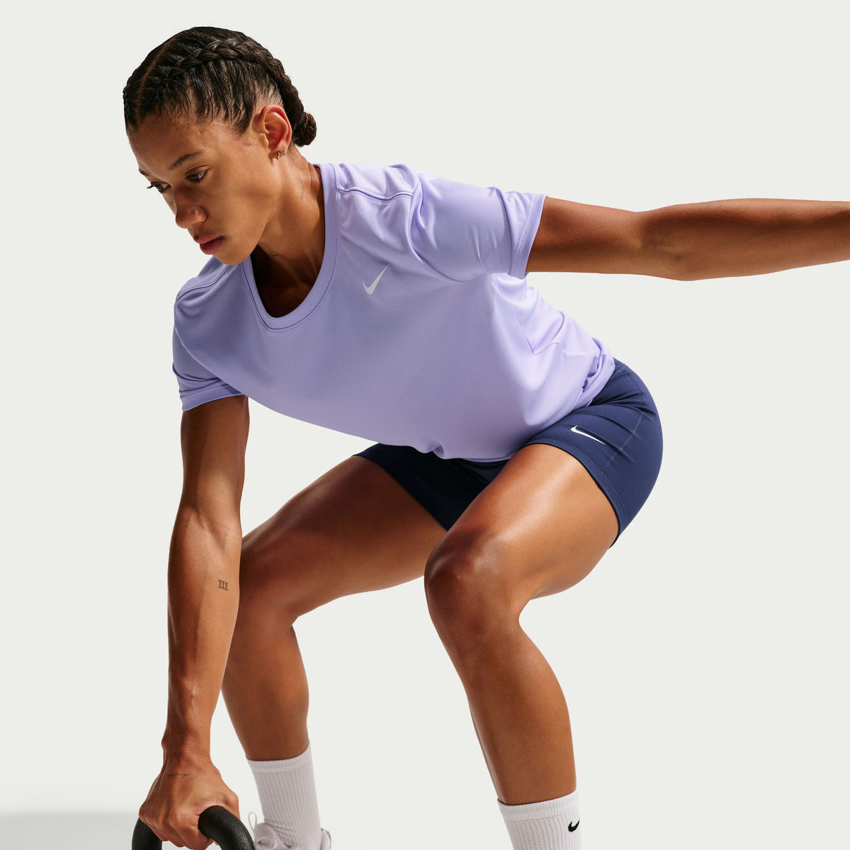 Nike Dri-FIT technology moves sweat away from your skin for quicker evaporation, helping you stay dry and comfortable.
The classic fit tee silhouette is relaxed through the body and hips.